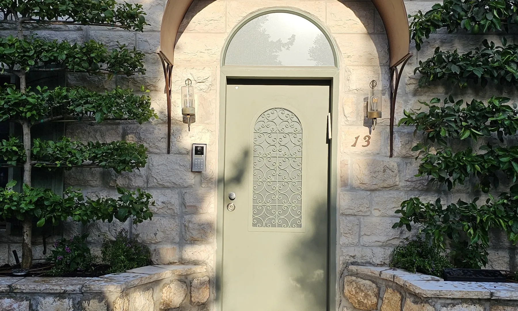 מעטפת חוץ לבית בירושלים